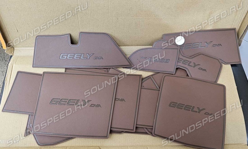 Набор ковриков в кармашки кожа Geely Monjaro коричневые