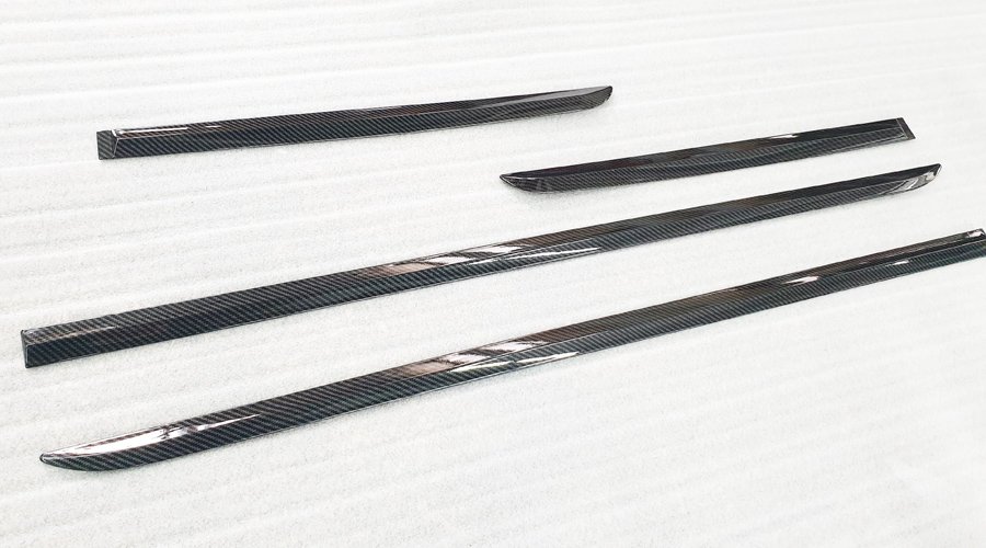 Молдинги на двери Camry V70 карбон