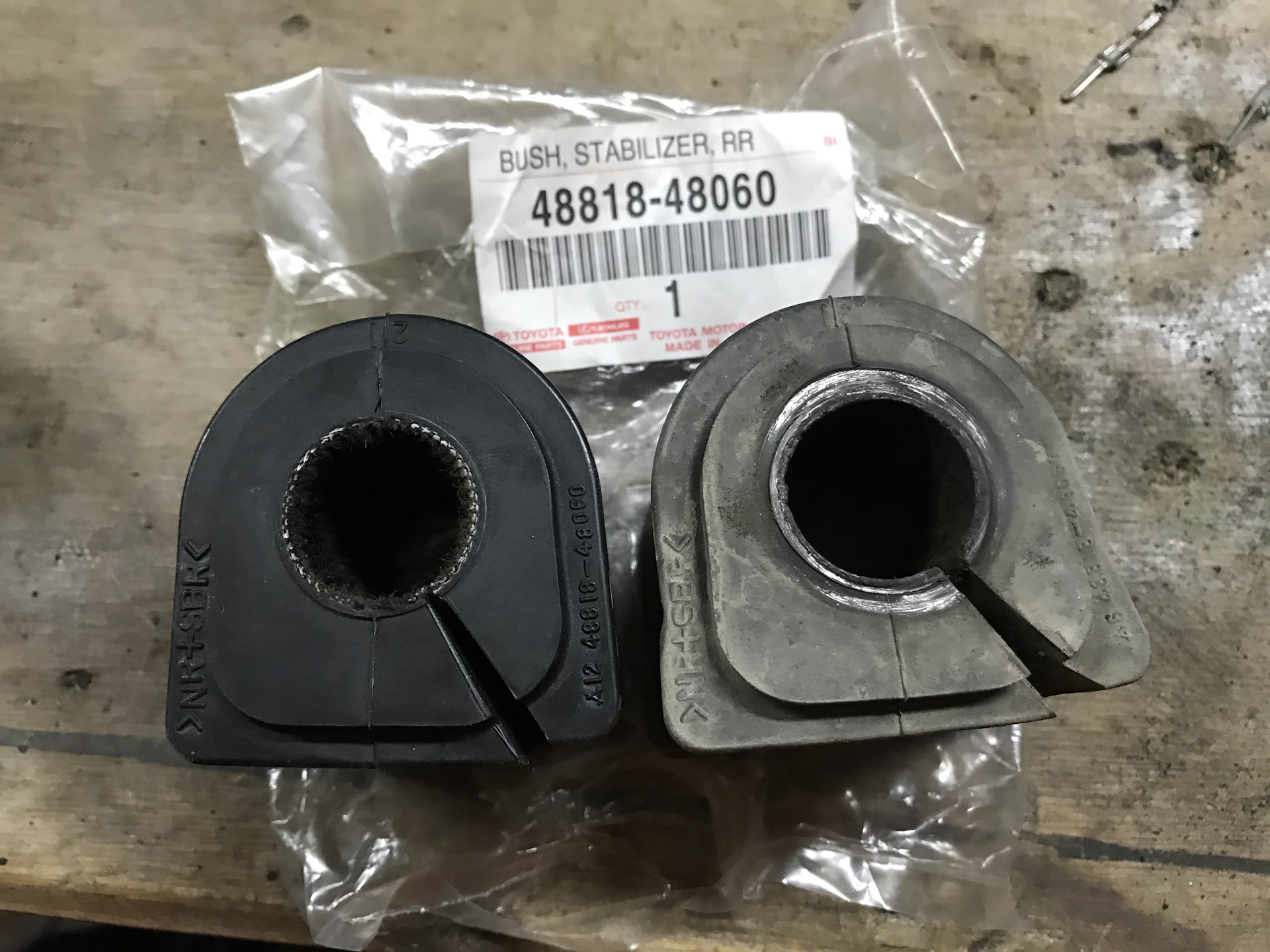 Втулка стабилизатора передняя Lexus RX