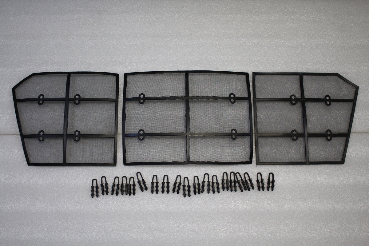 Сетка защитная в решетку радиатора LC150 (2014-)