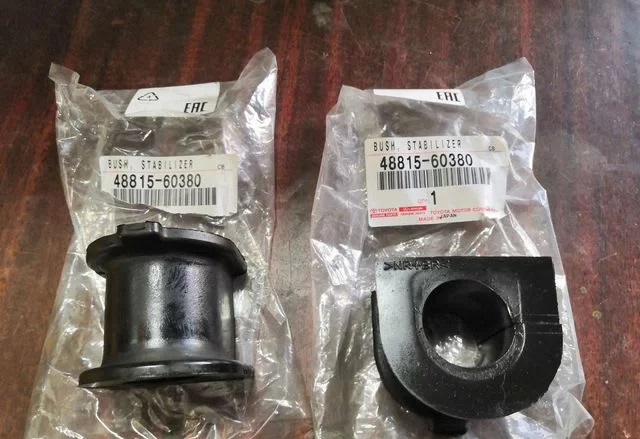 Втулка стабилизатора передняя (средняя) LC150