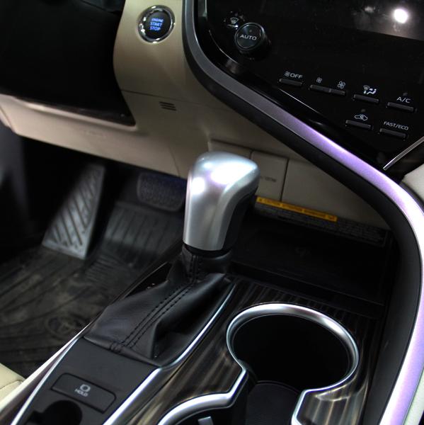 Накладка на ручку АКПП  Camry V70 серебро