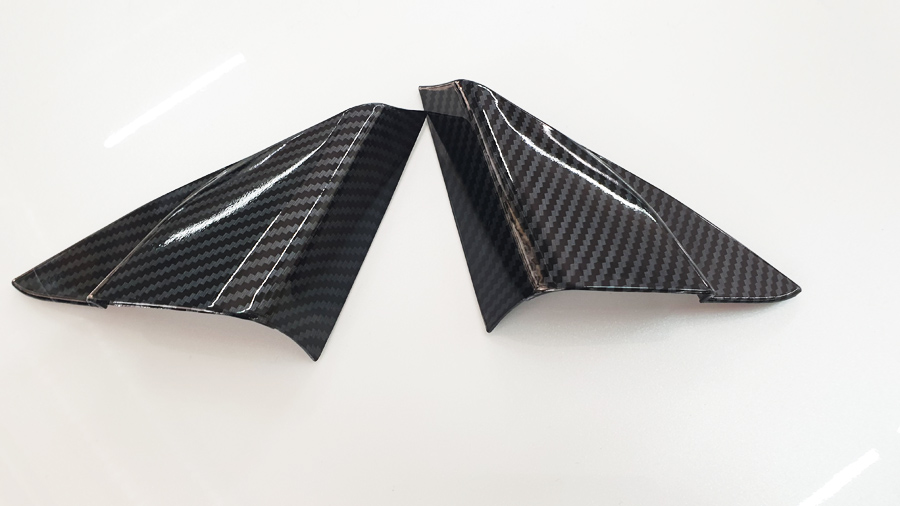 Накладки на уголки дверей Camry V70 карбон