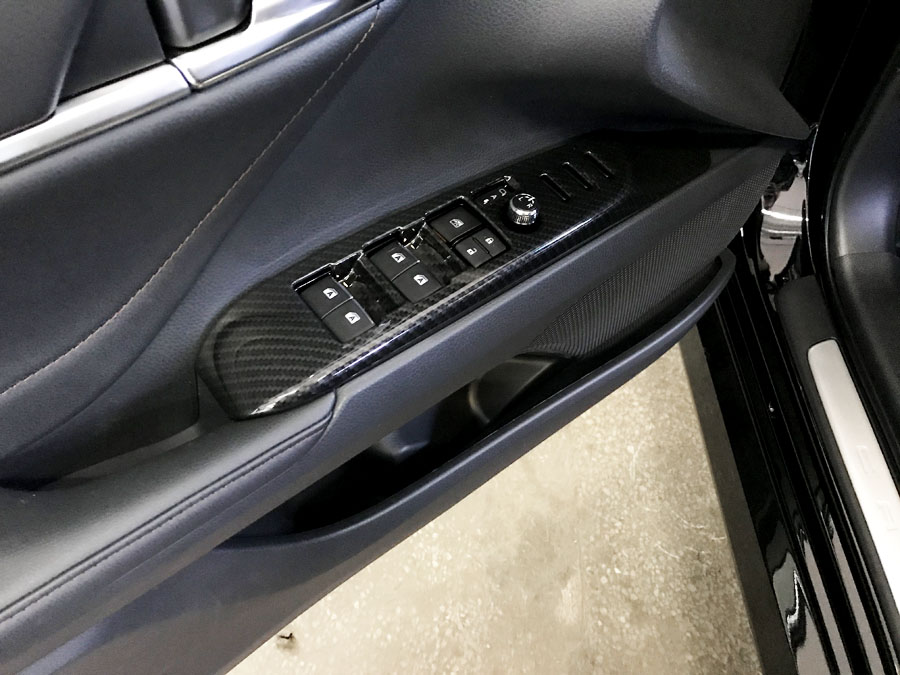 Накладки на блок кнопок стеклоподъемников с памятью карбон Camry V70