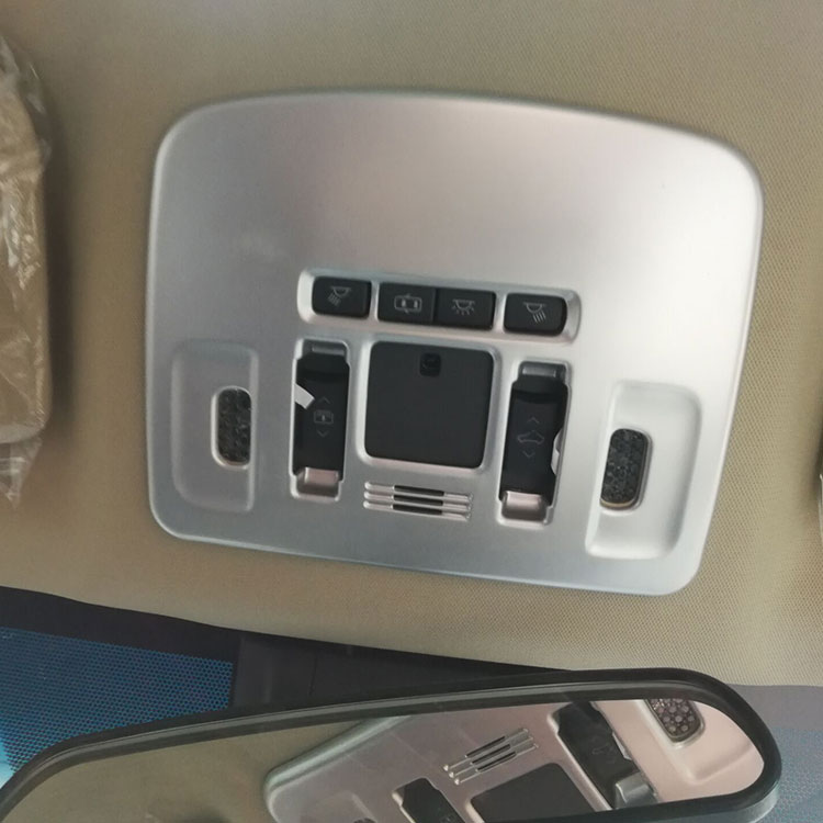 Накладка на верхний плафон освещения Camry V70 серебро 