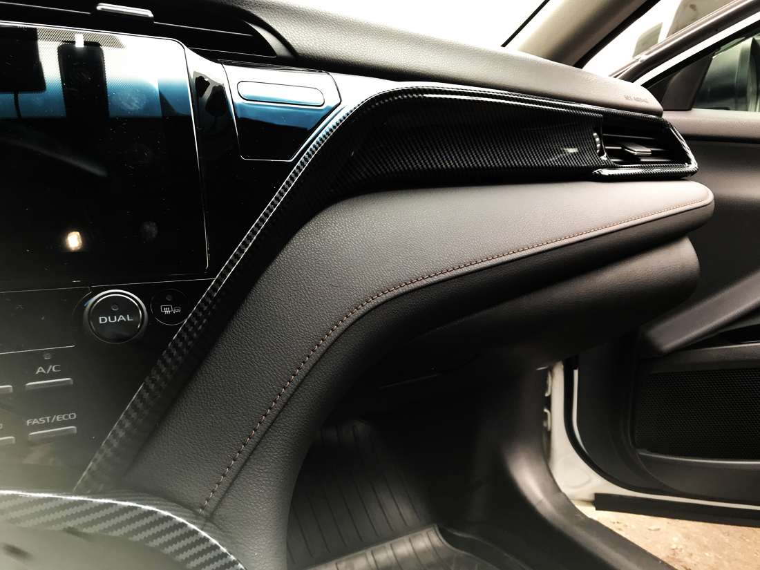 Окантовка на среднюю консоль Camry V70 серебро