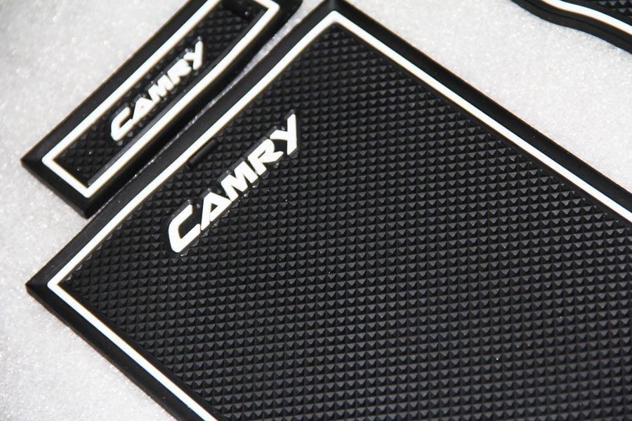 Набор ковриков в кармашки с белой окантовкой Camry V50/V55