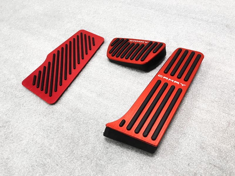 Педали Camry V70 красные