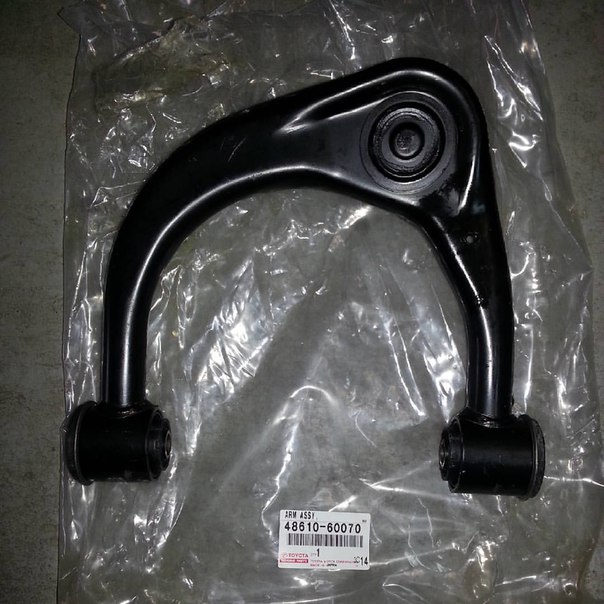 Рычаг верхний задний правый LC150