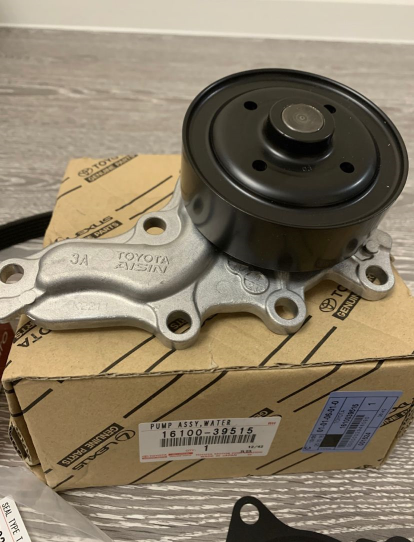 Помпа Camry V30 2.4L Оригинал